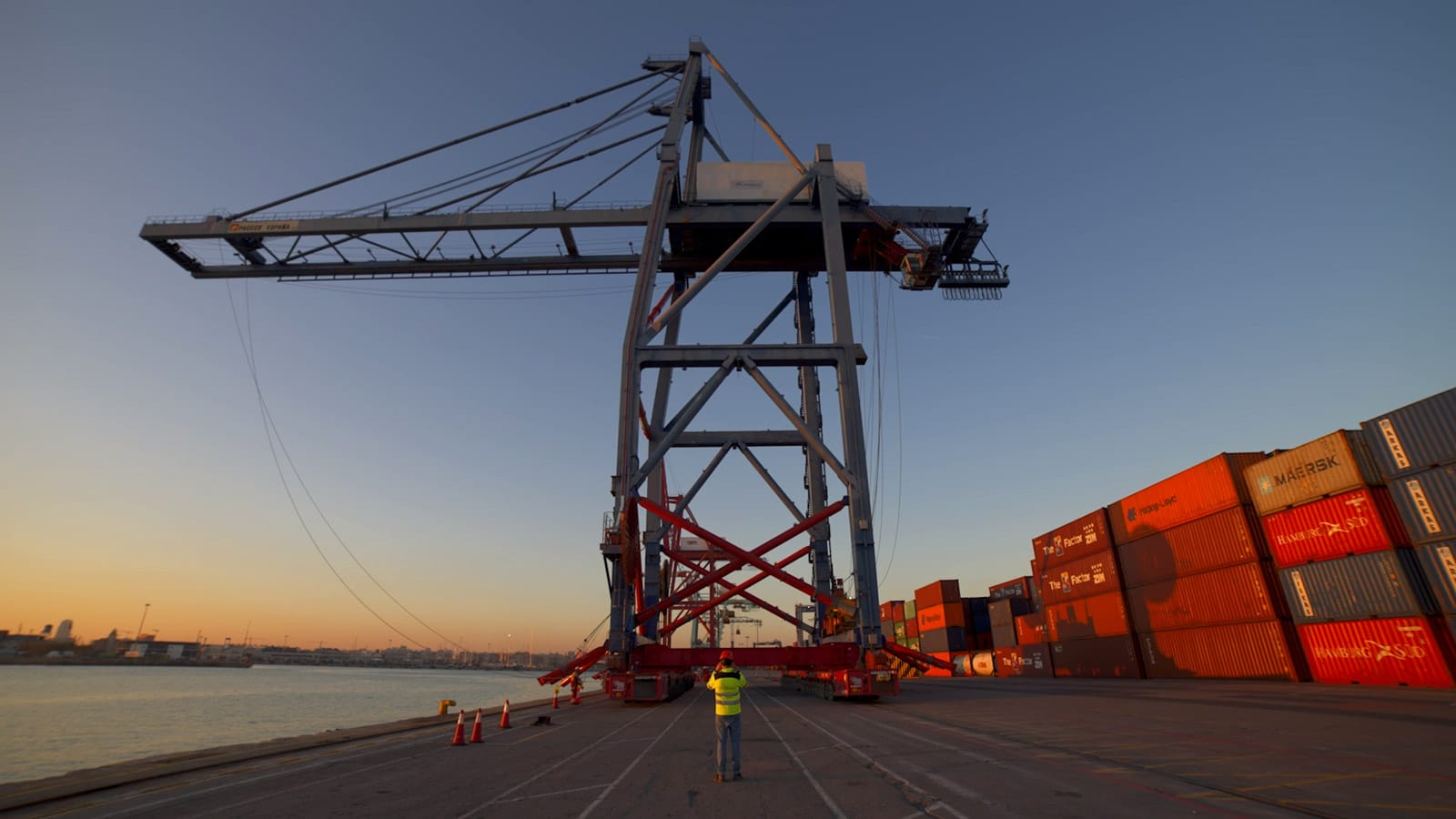 APM Terminals Gijon receives new Post Panamax crane.jpg