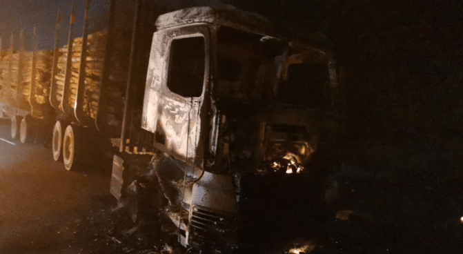 N2 protesters torch trucks Freight News.png