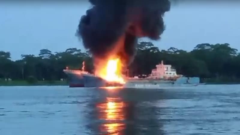 Repeated blasts in oil tanker kill 4 crews injures 13.jpg