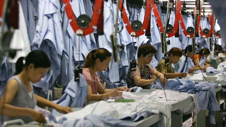 Fashion execs plan more reductions in sourcing from China in.jpg