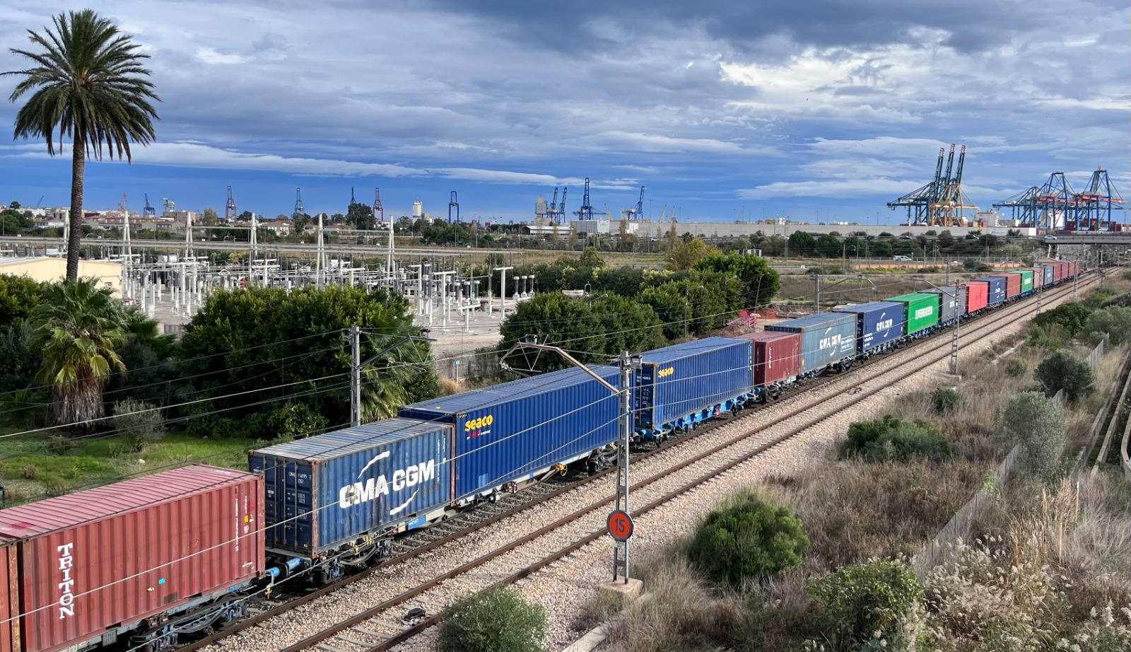 Port of Valencia continues to boost rail cargo transportation.jpeg
