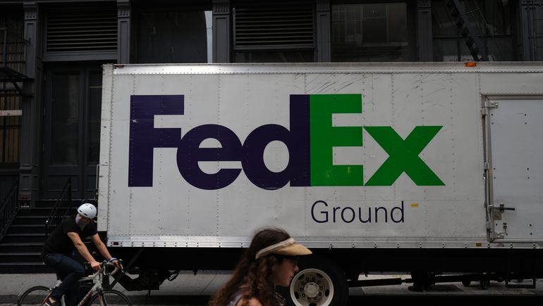 FedEx gains volume from UPS labor talks Yellow bankruptcy in.jpg