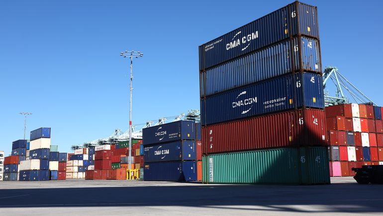 Port of Los Angeles sees the first volume increase in.jpg